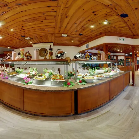 Semesteranläggning (resort) Montana Pine 4*